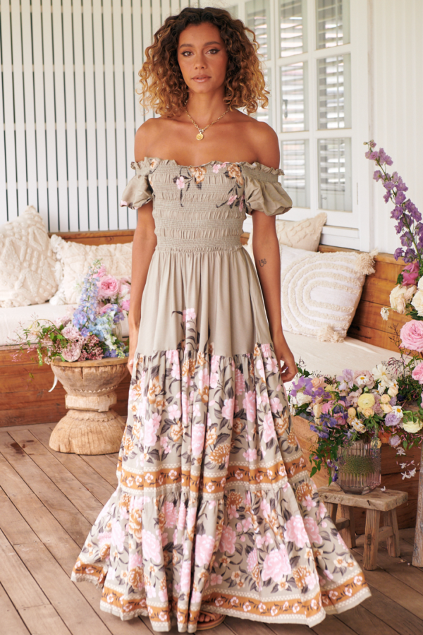 JAASE – Claudette Maxi Dress: On or Off Shoulder Elasticated Bodice Short Balloon Sleeve Dress in Adore You Print